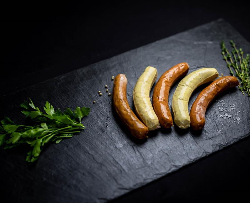 Différentes saucisses à griller